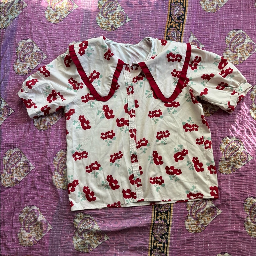 Floral Blouse with Red Collar